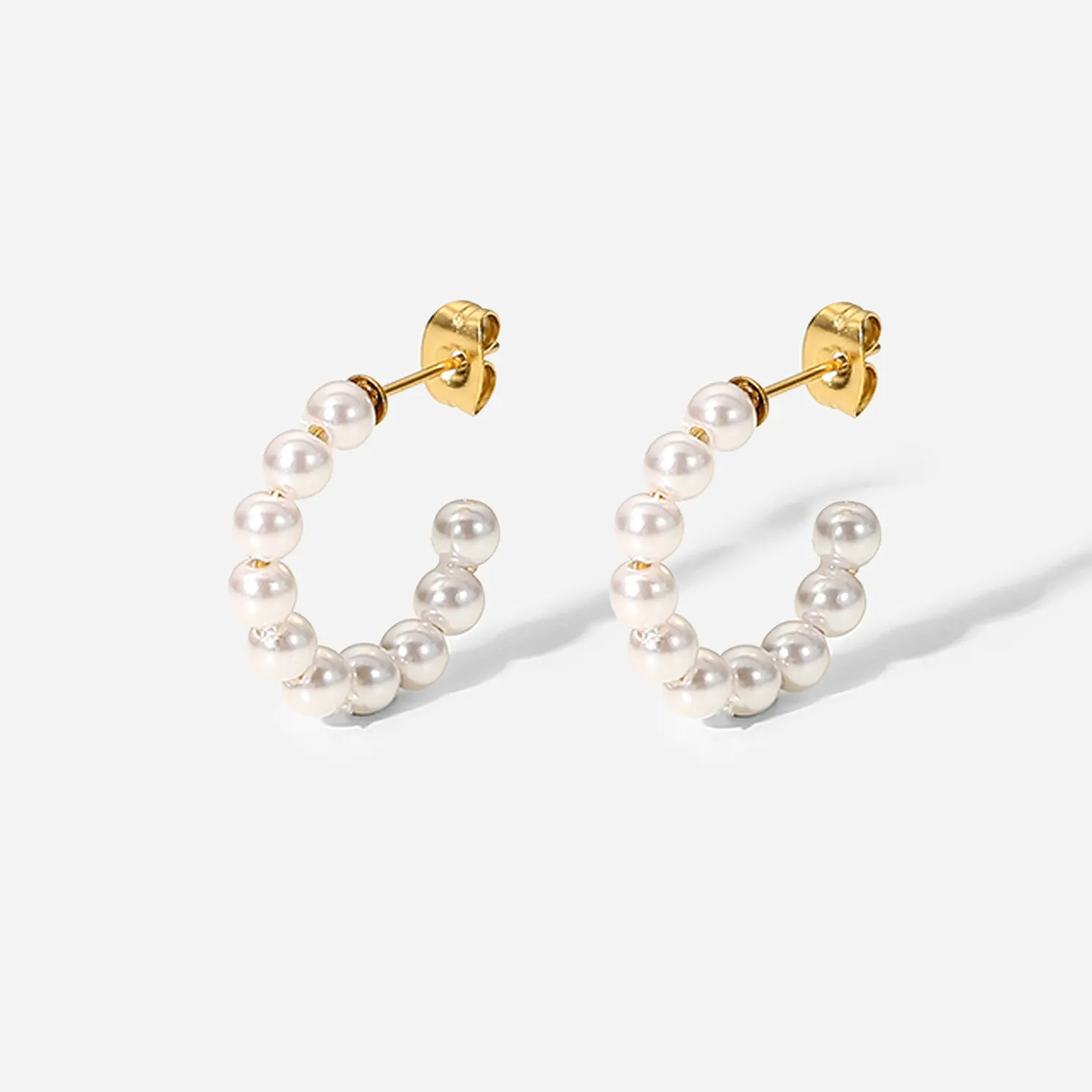 Perle Hoops - 18k gold plated with scratch free high quality pearls