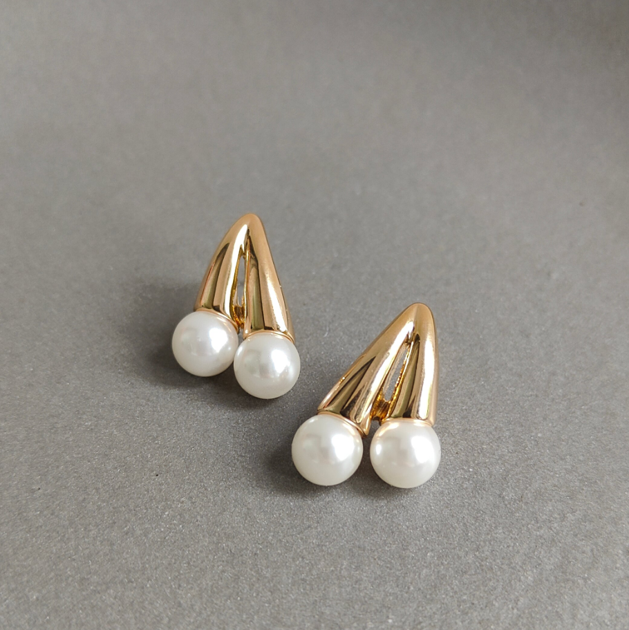 Cherry Pearl Earrings - 18kt PVD Gold tone plated