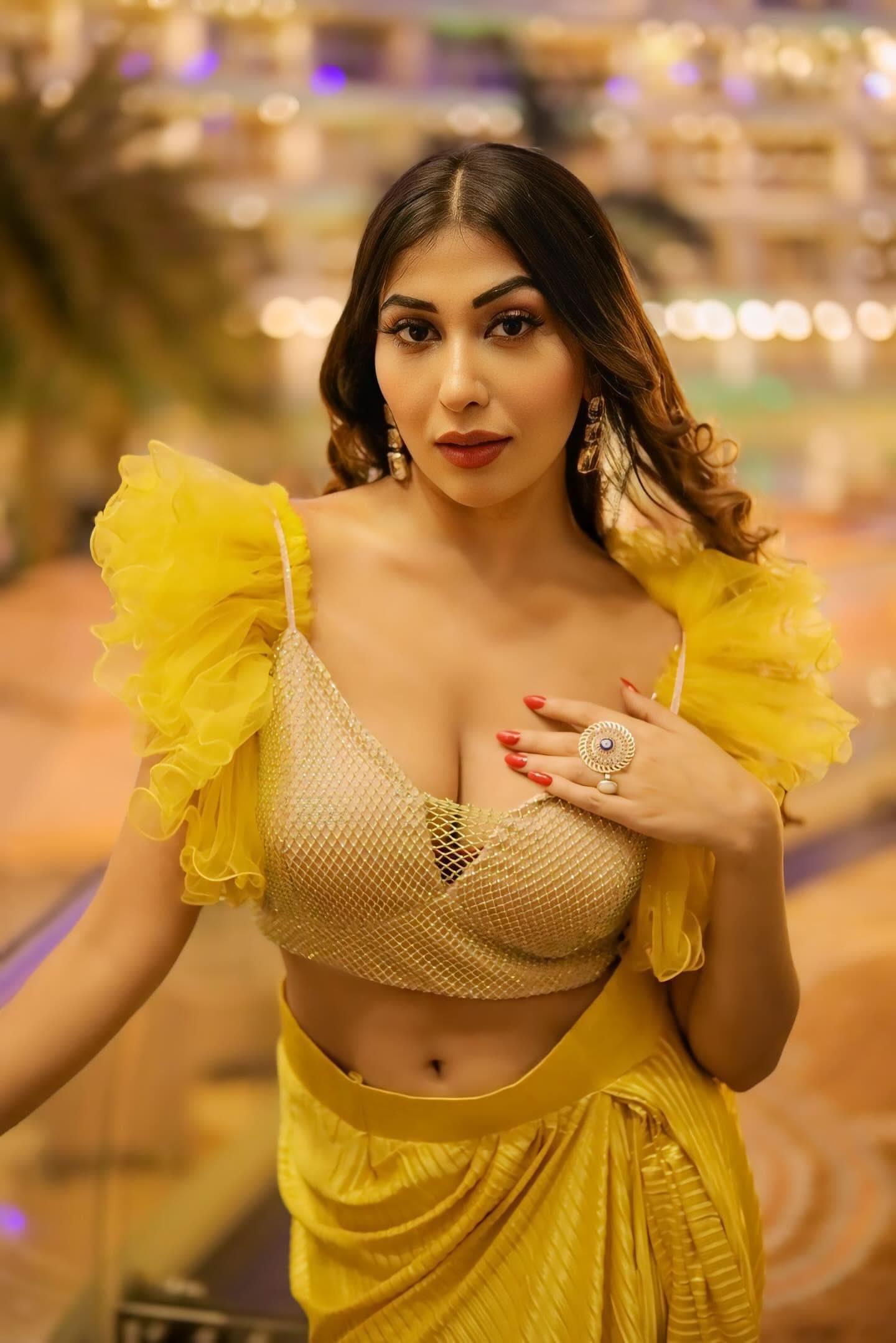 Nisha Rawal & Ruma Sharma loved - Clear crystal cascade