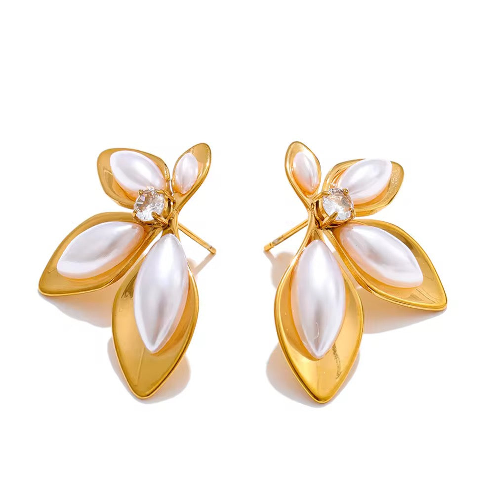 Half flower stud earrings : 18k gold PVD plated