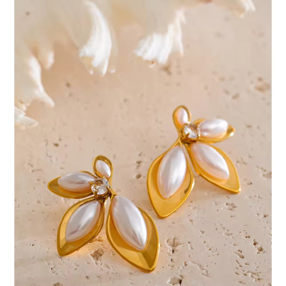Half flower stud earrings : 18k gold PVD plated