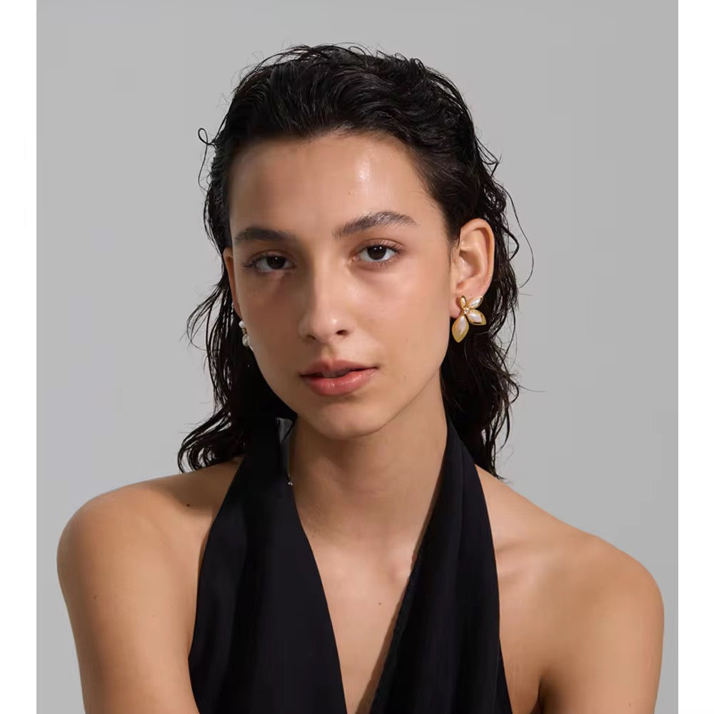 Half flower stud earrings : 18k gold PVD plated