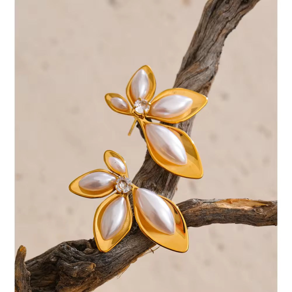 Half flower stud earrings : 18k gold PVD plated