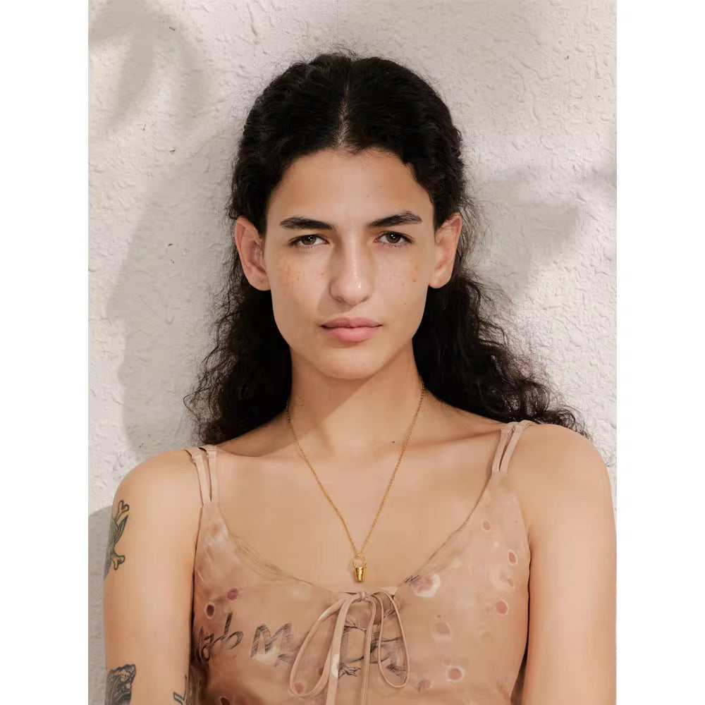 Balti Chain : 18k gold plated with a bucket charm