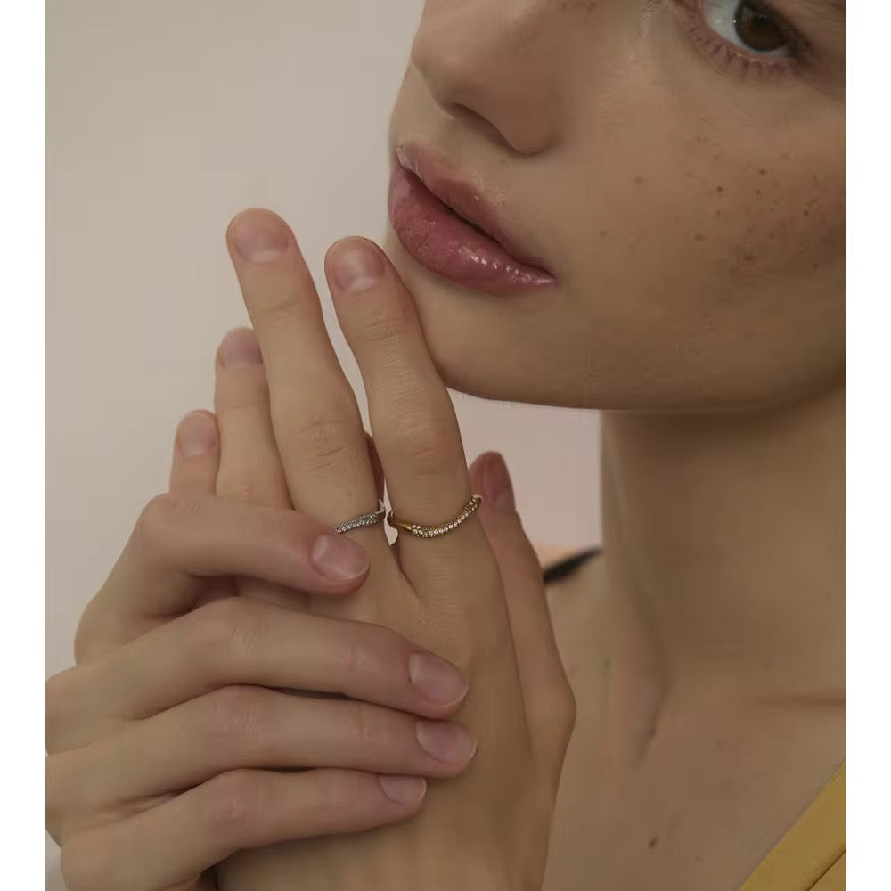 Kira Ring : Adjustable band ring