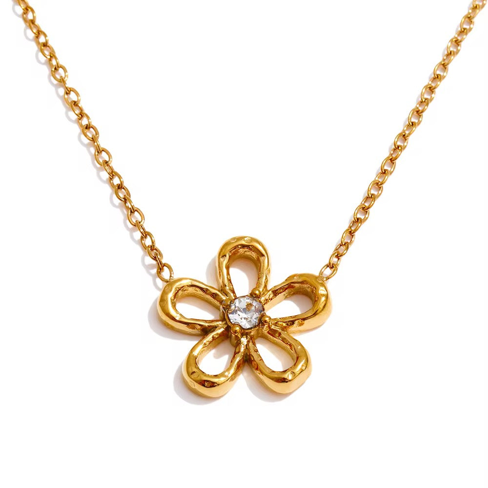 Onda Necklace :  18k PVD plated necklace