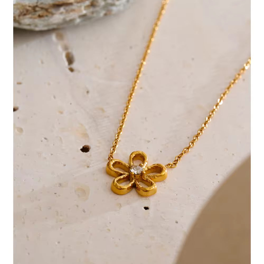 Onda Necklace :  18k PVD plated necklace